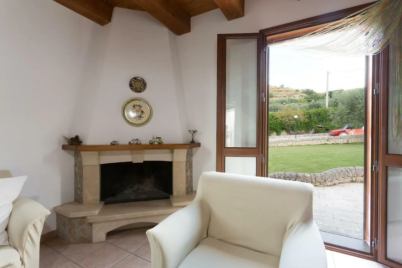 Villa Calaforno Giarratana 0*,