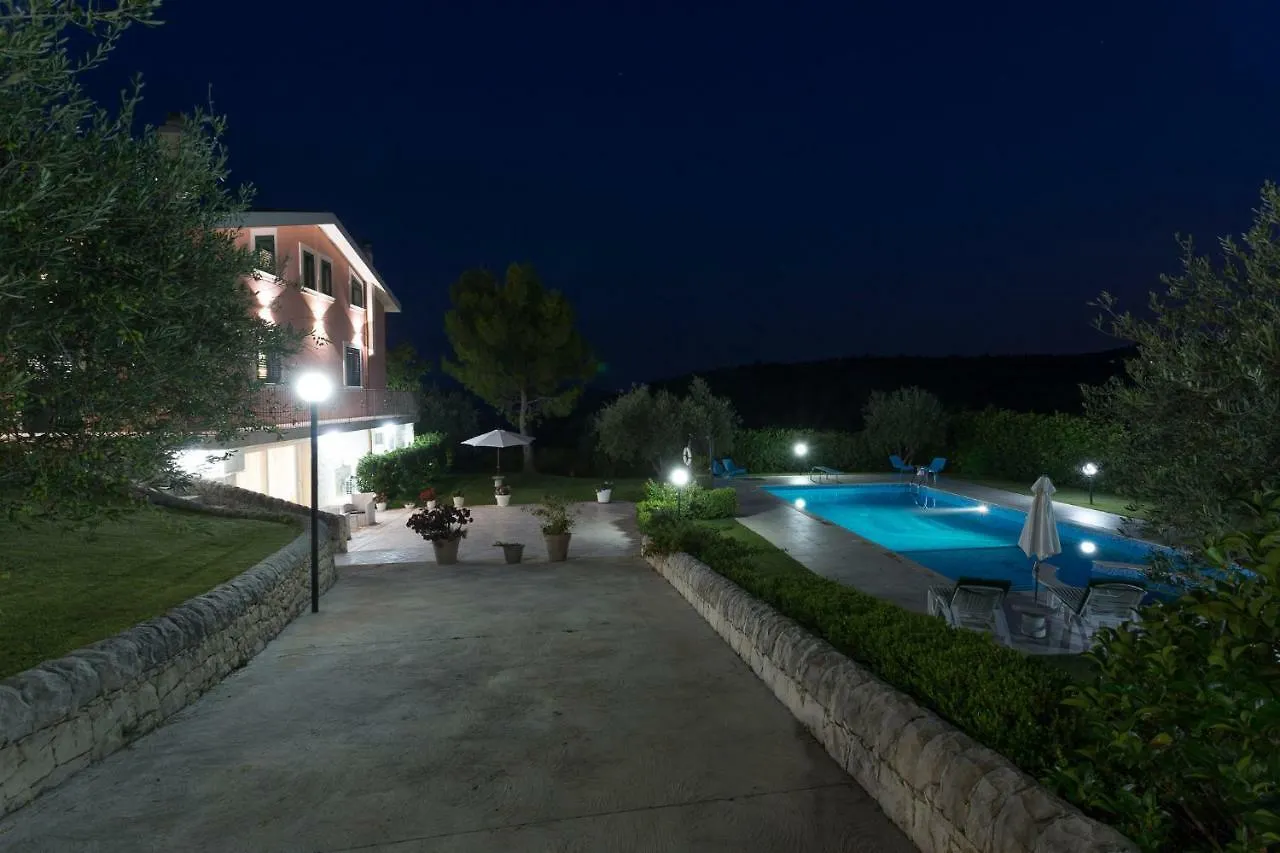 Villa Calaforno Giarratana 0*,
